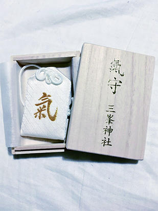 三峯神社 三峰神社 氣守 気守 秩父 白いお守り 浅田真央 販売中止 三峯神社 三峰神社 新型お守りの箱 気守 お守り 氣守 御朱印元