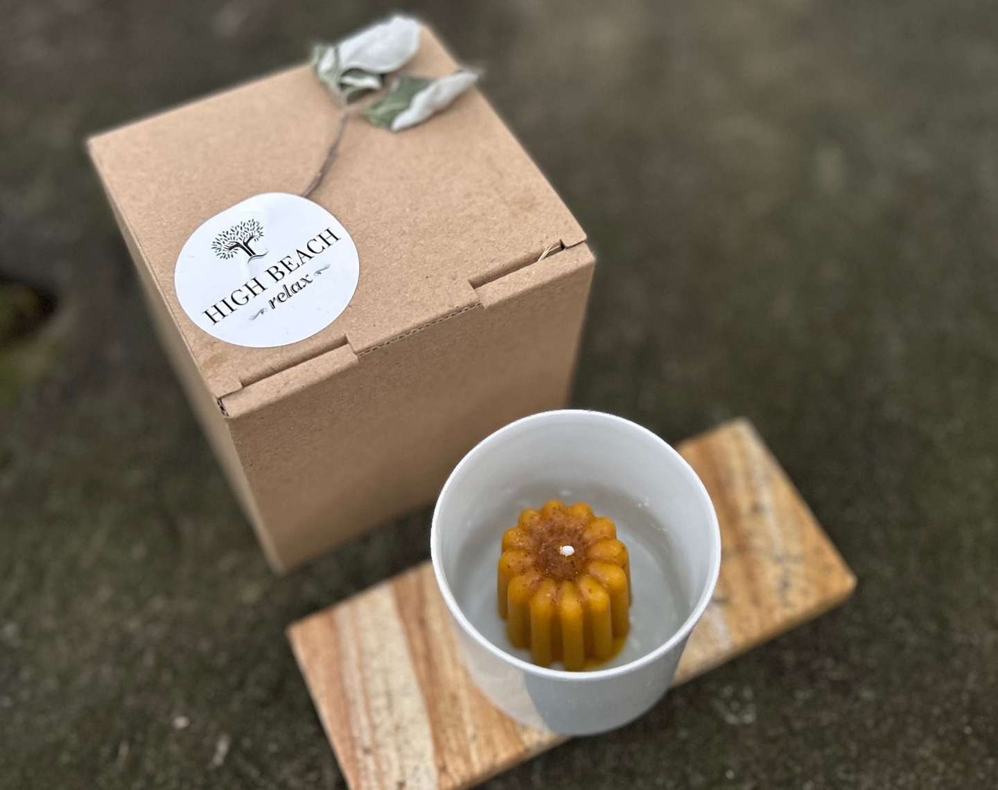 おみやげ新入荷】日本みつばちのアロマキャンドル＆天草陶石のホルダー