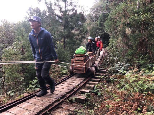 手押しトロッコ出動 | blog | 屋久島山歩（やくしまさんぽ）