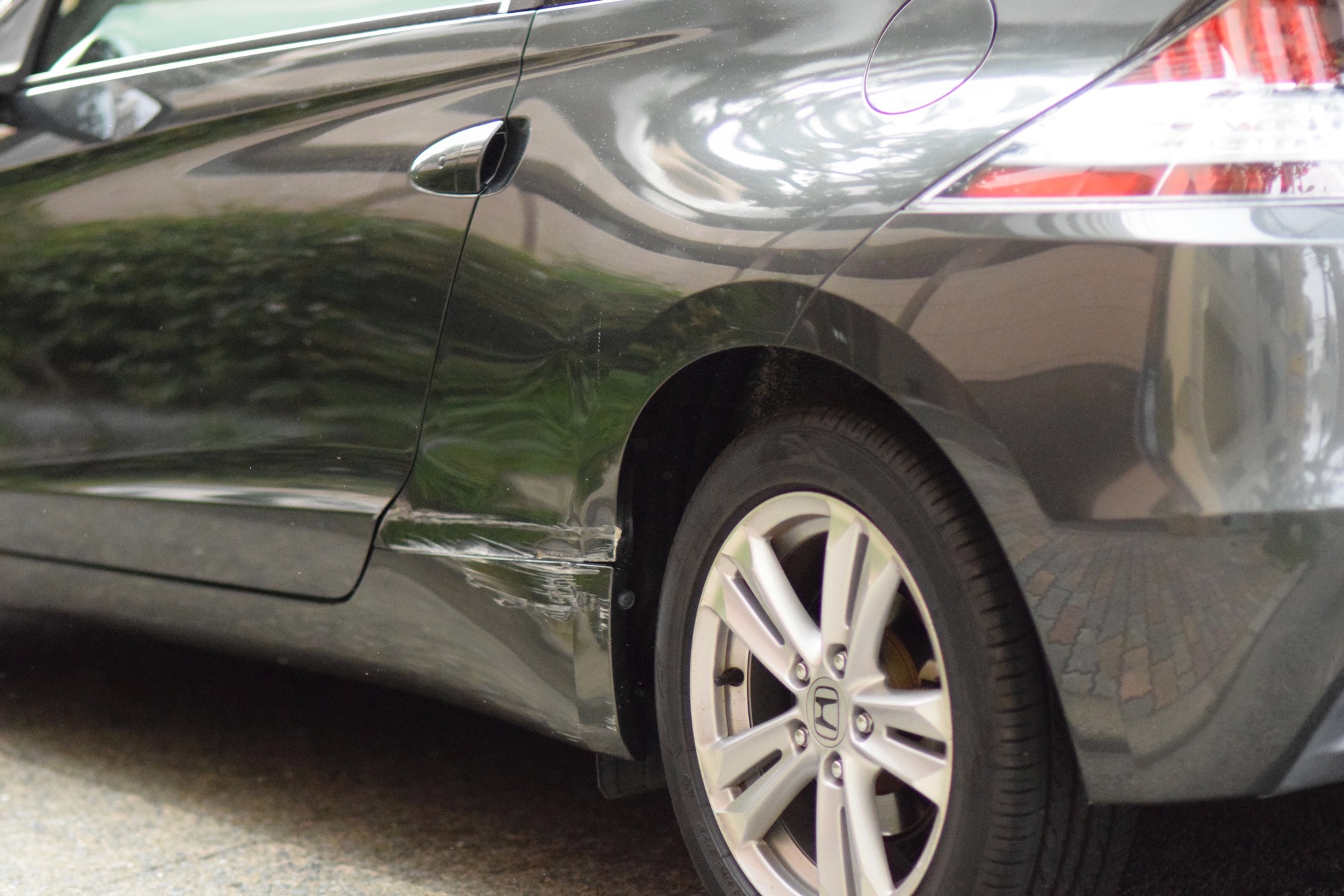 ホンダインサイトの左側面の板金塗装の修理例です Blog Newsblog 福岡で車の修理がどこ よりも安くて丁寧がモットー 板金塗装 事故 保険での修理