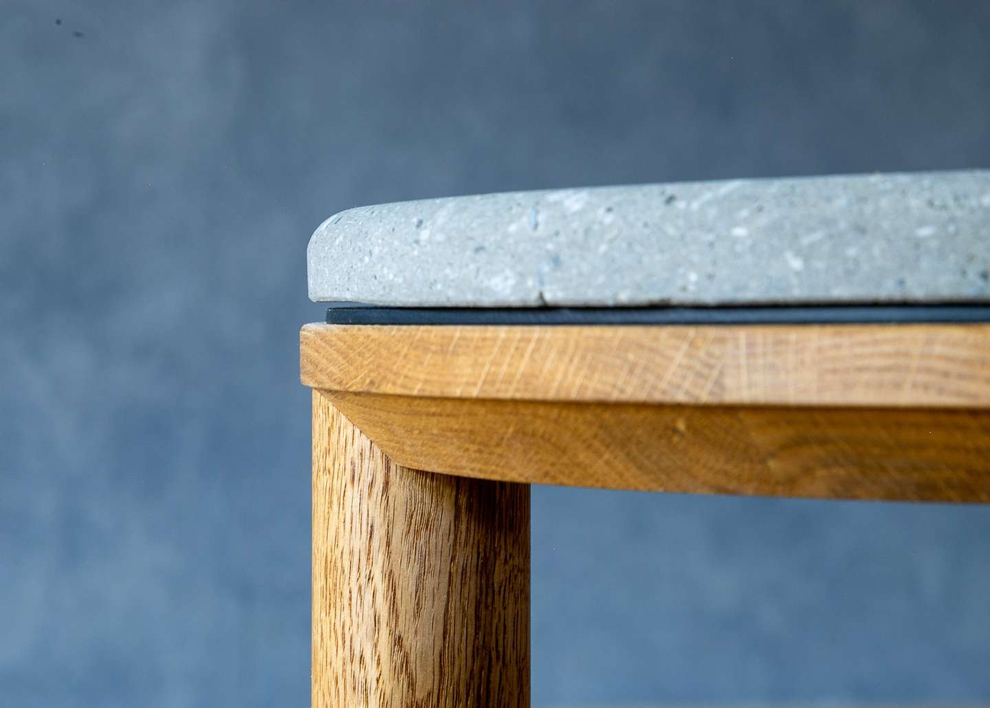 札幌軟石 丸サイドテーブル | 製作事例 | gauzy calm worksの製作事例