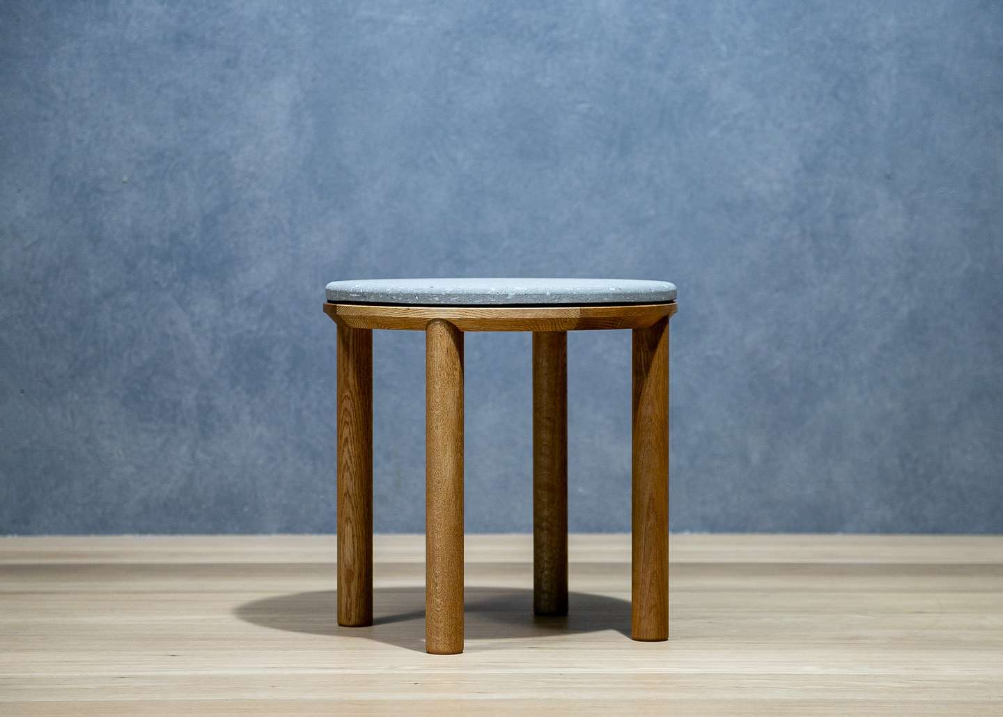 札幌軟石 丸サイドテーブル | 製作事例 | gauzy calm worksの製作事例