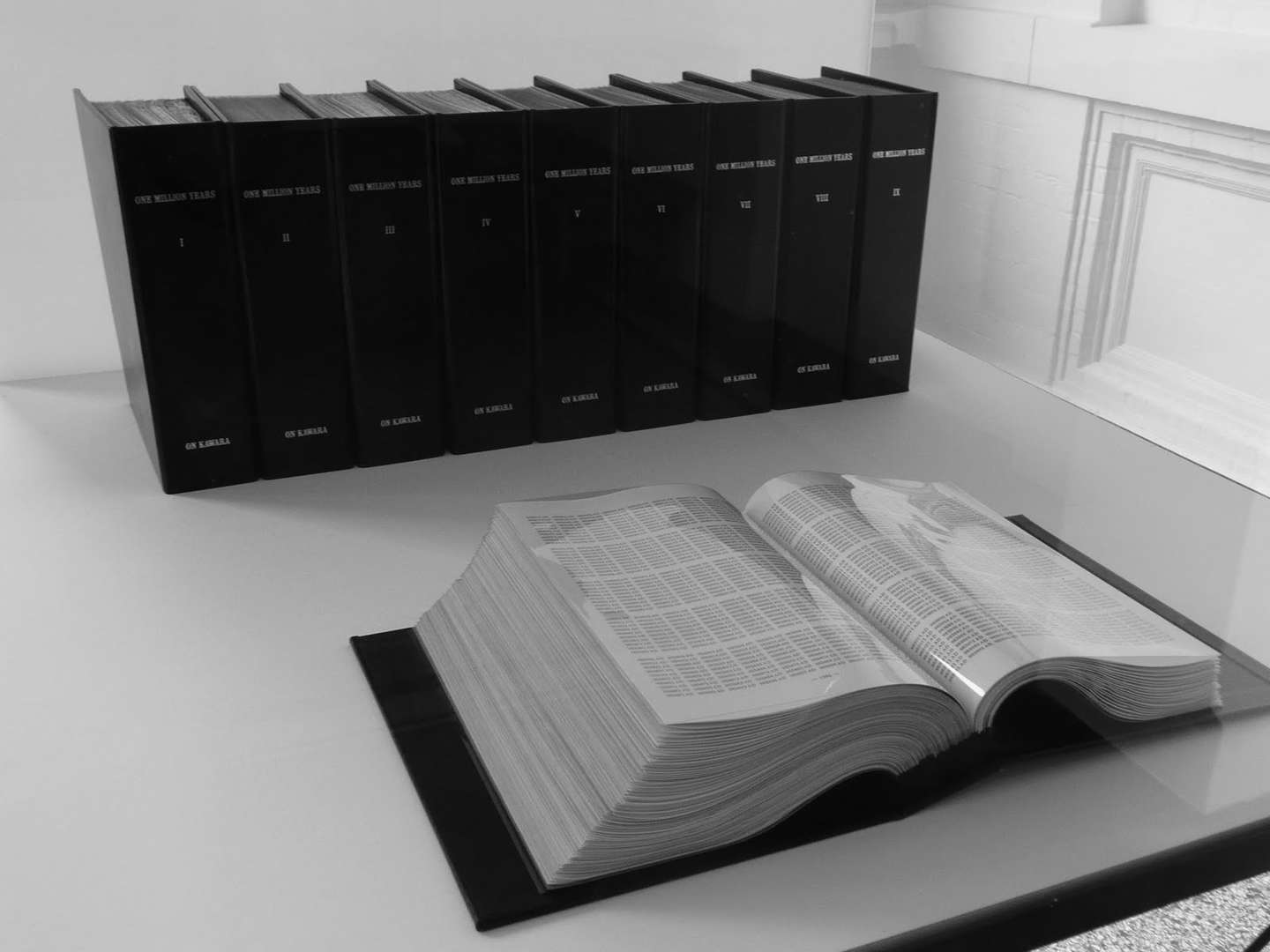 On Kawara Horizontality/Verticality 河原温 ON KAWARA HORIZONTALITY / VERTICALITY 河原温 作品集 - 古本