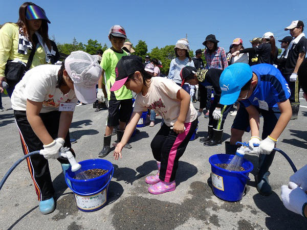 第1回 18 6 2 開校式とジャガイモ タマネギ収穫祭 記念撮影 ちゃぐりんスクール Ja兵庫南 Eふぁ みん