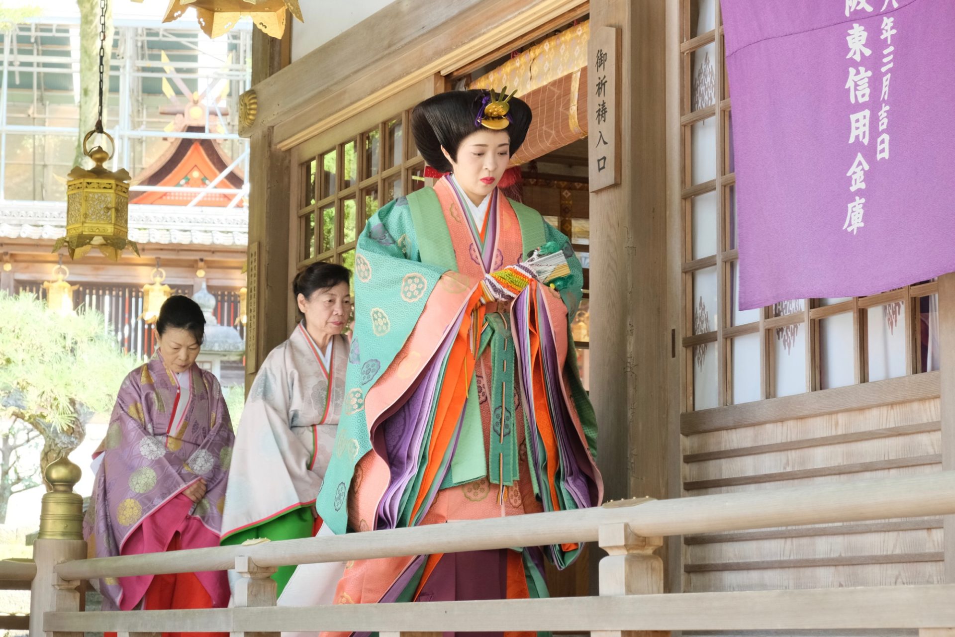 枚岡神社の結婚式は十二単と束帯で雰囲気は平安京｜和装結婚式ならキキ