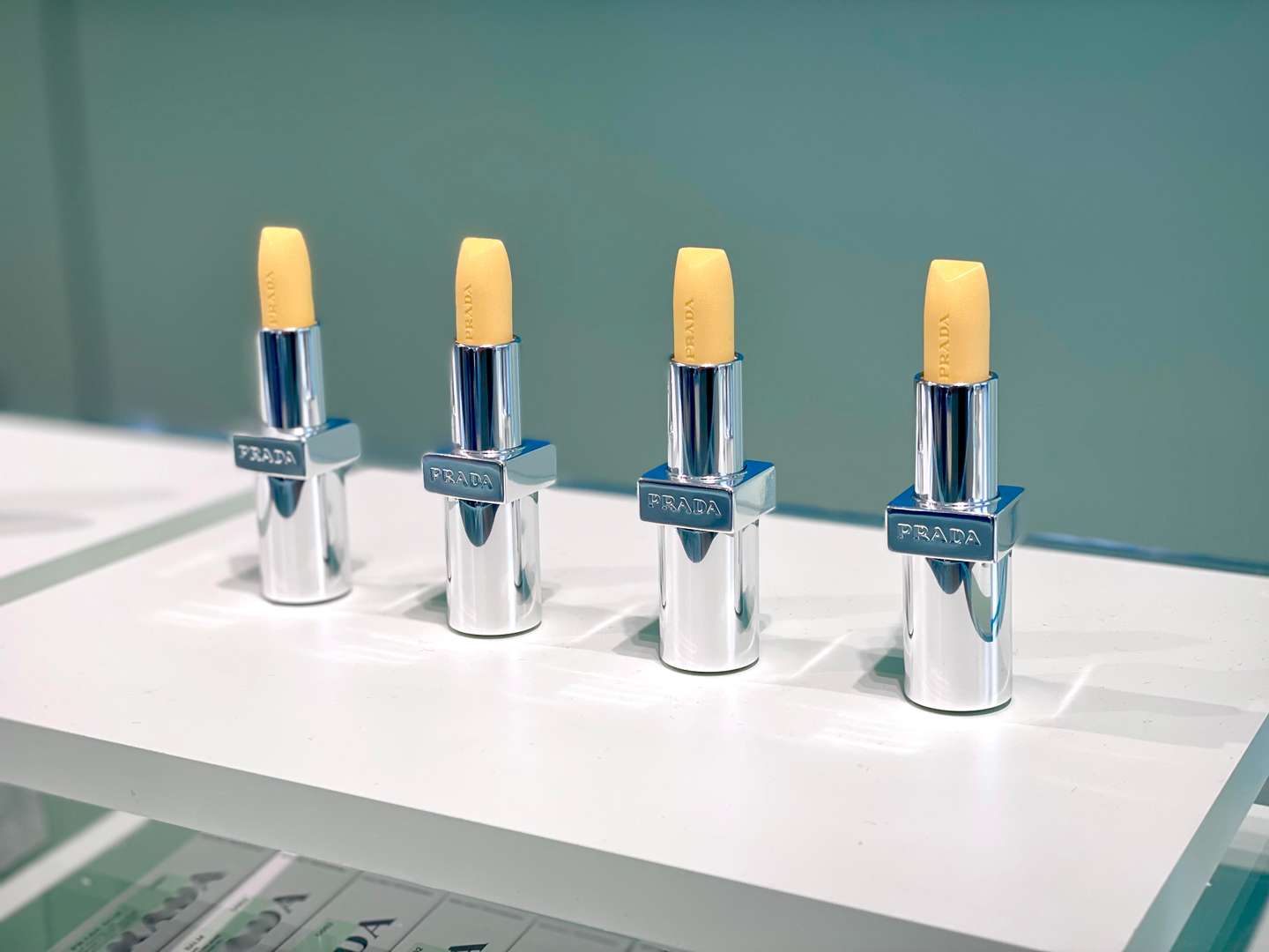 秋を香りで始め、香りで深める──PRADA BEAUTYから4つの新作