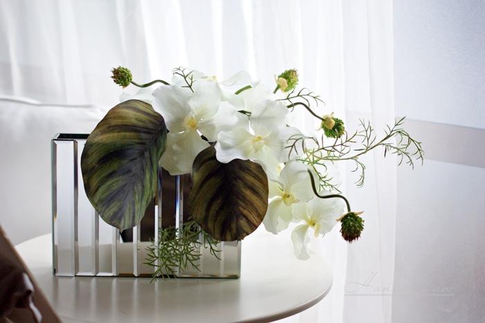 白いバンダを使った流れるようなアレンジメント 花芝翫のつれづれアレンジメントブログ 東京 横浜 花芝翫hanashikan