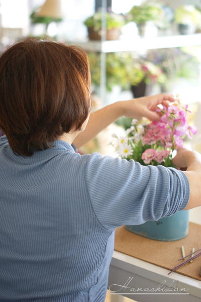 春色の寄せ植えアレンジメントで玄関先を明るく 花芝翫のつれづれアレンジメントブログ 東京 横浜 花芝翫hanashikan