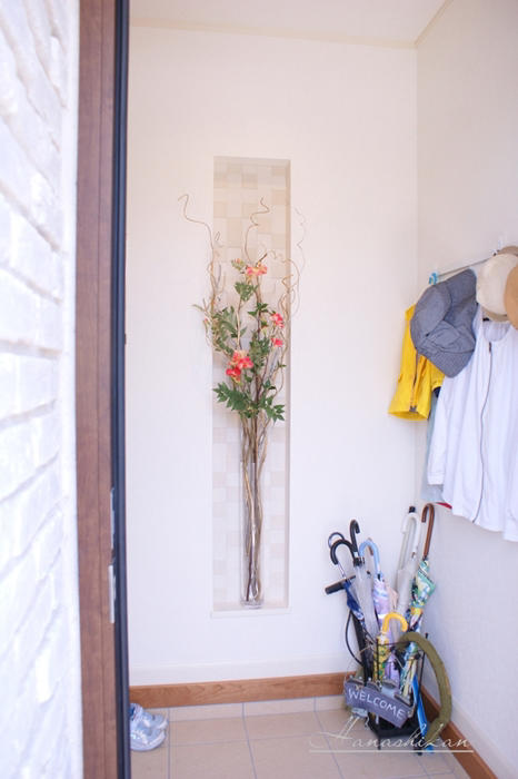 玄関にディスプレイしたスタイリッシュなインテリアアレンジメント 花芝翫のつれづれアレンジメントブログ 東京 横浜 花芝翫hanashikan