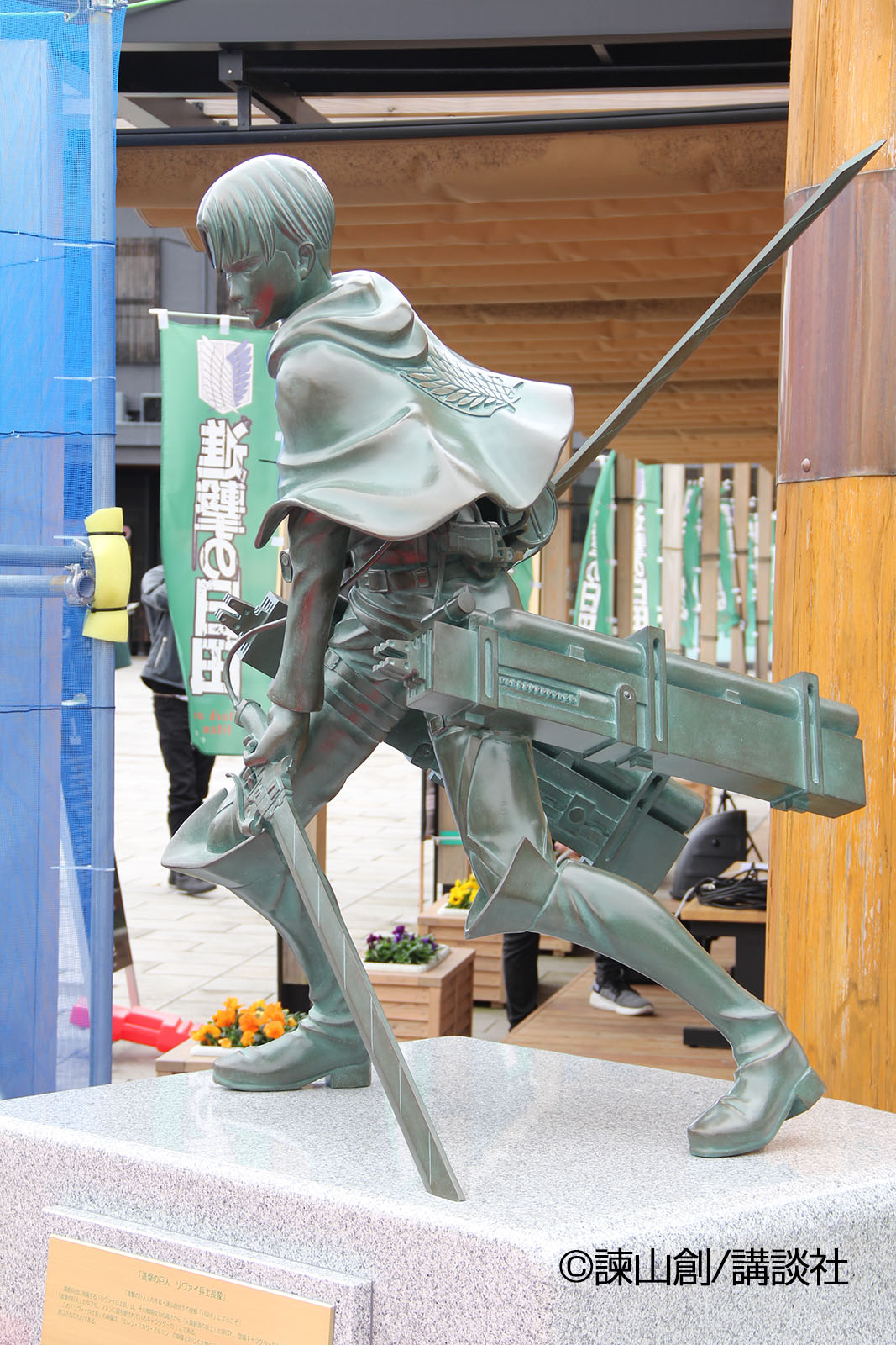 日田駅前に進撃の巨人、リヴァイ兵長登場！！！ | blog_Blog | 地元新聞