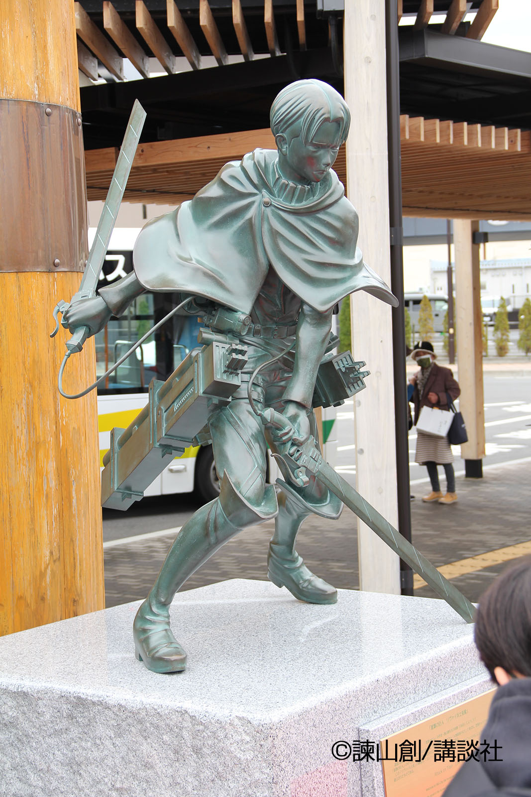 日田駅前に進撃の巨人、リヴァイ兵長登場！！！ | blog_Blog | 地元新聞