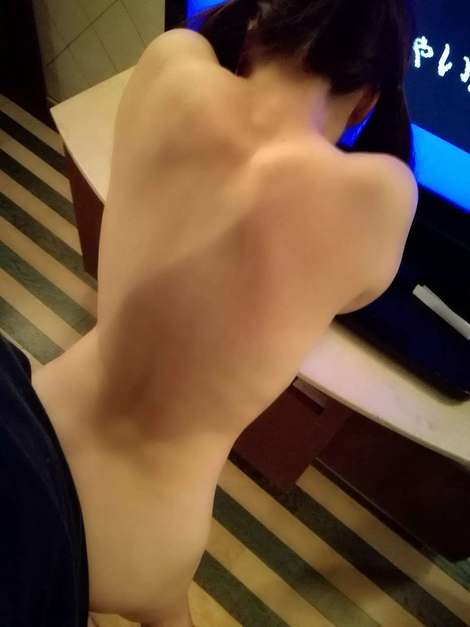 可愛い娘にソファーで、生挿入・中だし。はちみつプレイも楽しかったですよ！