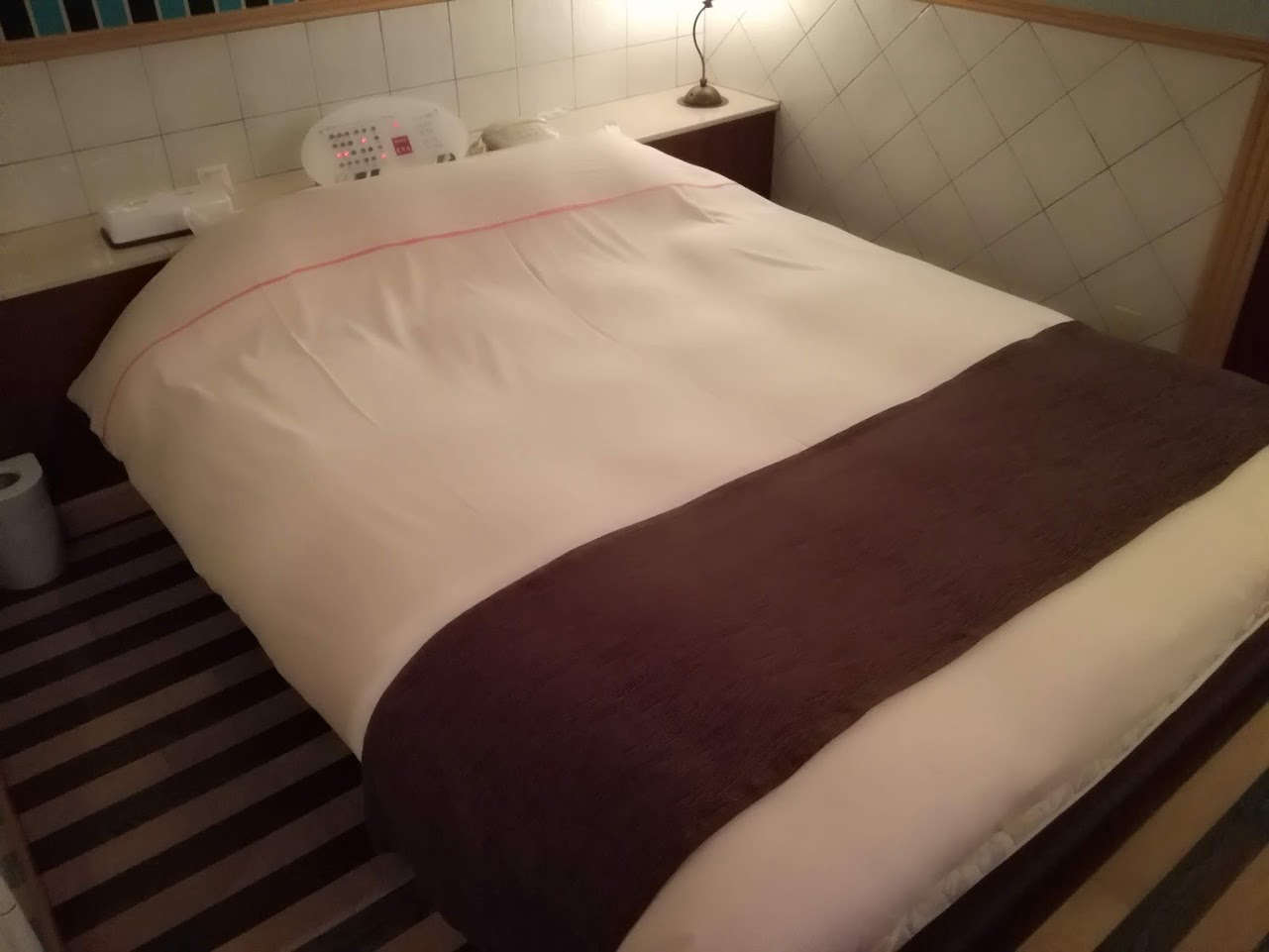 可愛い娘にソファーで、生挿入・中だし。はちみつプレイも楽しかったですよ！