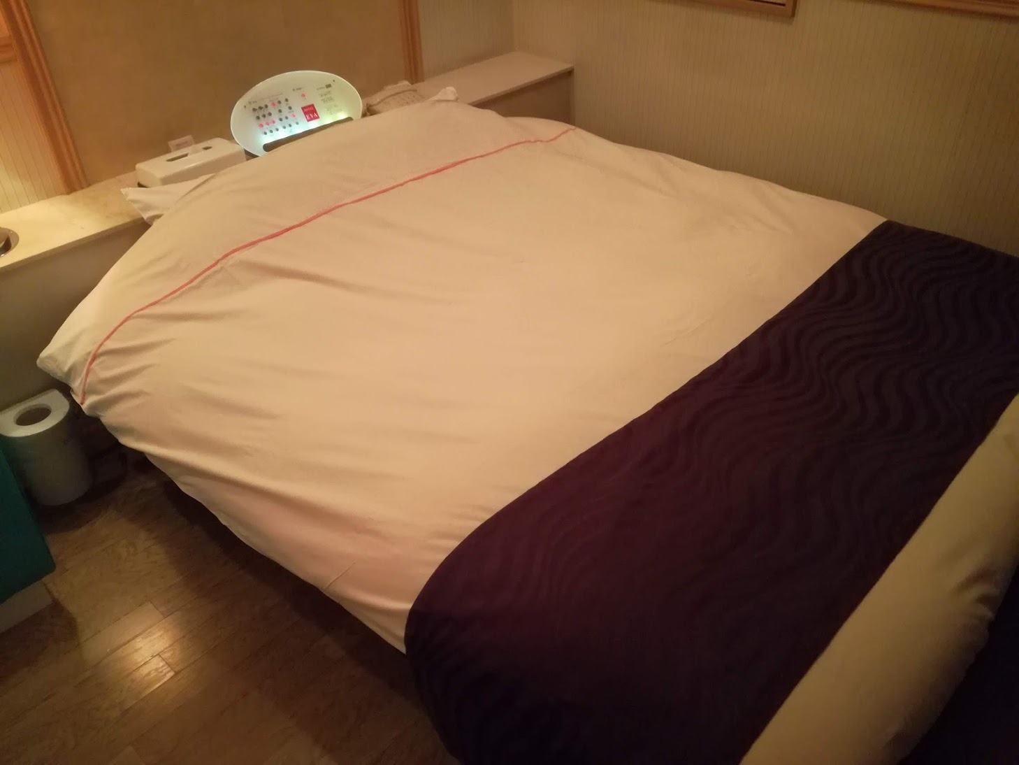 高校の先生に性感マッサージ。若いきれいな先生ってエロい響きですよね。男子生徒、興奮しちゃうでしょうね