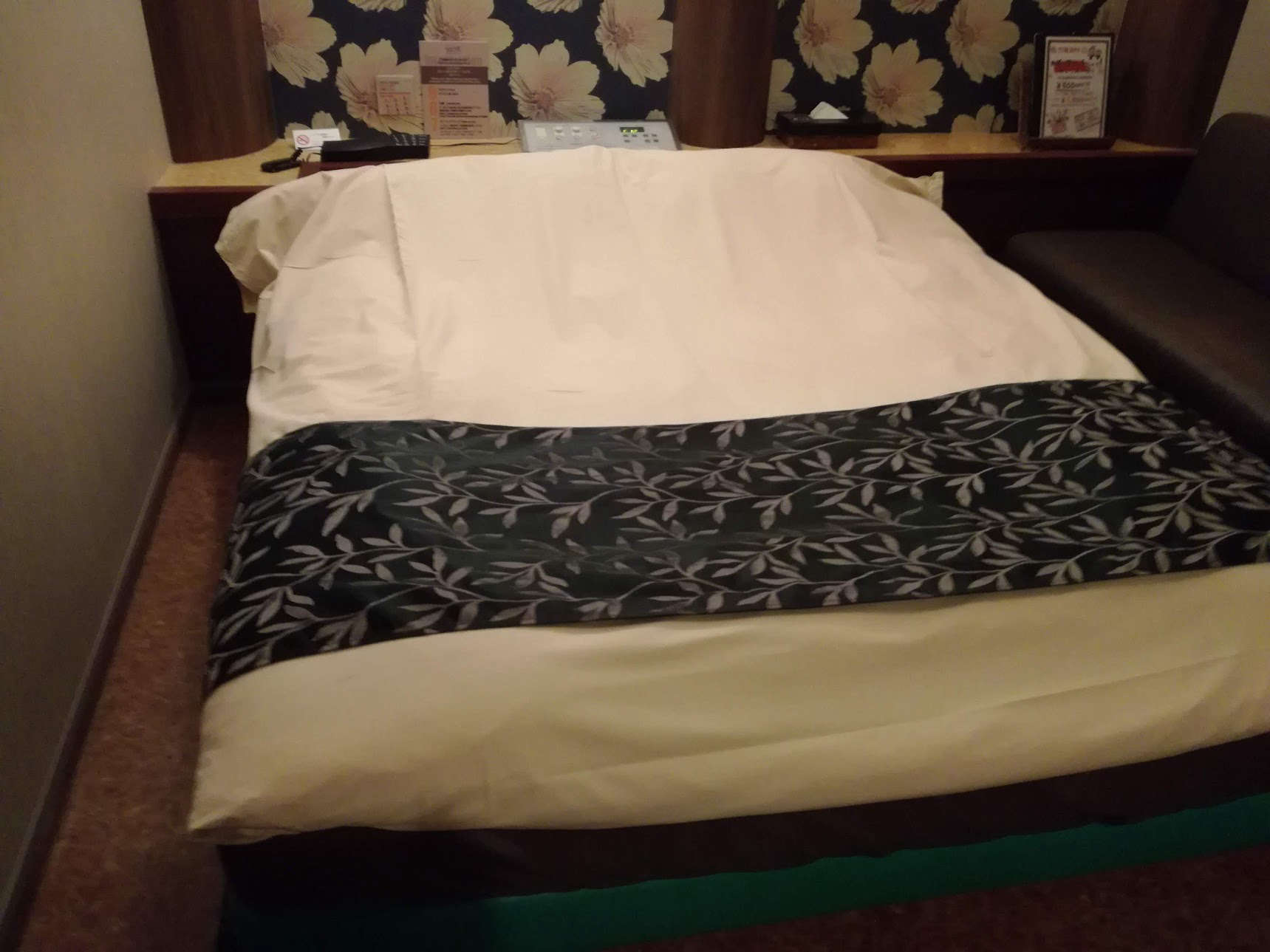 妊娠８ヶ月、つわりも終わって、セックスしたくって、ご来店。結構お腹大きいですね。久しぶりすぎて、ちょっと痛くって････生挿入