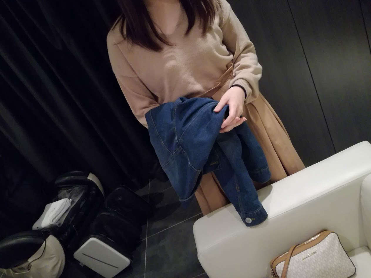 女子大生４年生。大学のサークルで１回やっちゃっただけ、今日は、２回目。だいぶ可愛いのに････