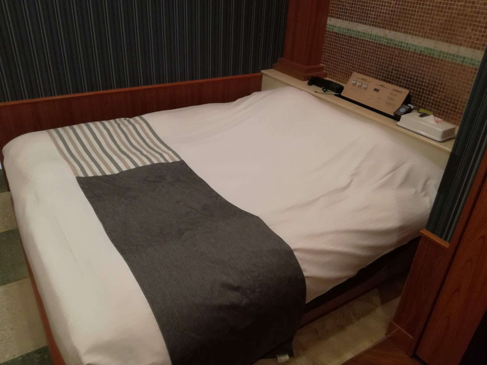 ＣＡさんのご来店。まだ彼２人と２回しか、セックスしたことありません。ずーっとディープキスでラブラブに。