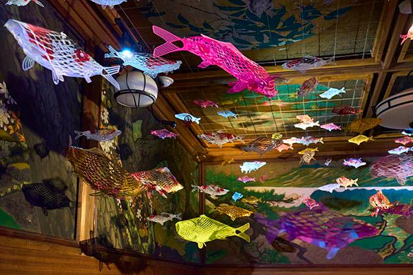 巴里のアンニュイ風景　レトロ豪華額縁 和のあかり×百段階段2025】テーマは“鬼” ホテル雅叙園東京の恒例