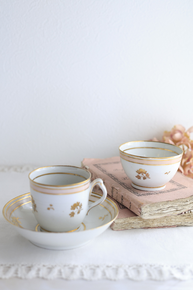 アンティークカップトリオ 楽天市場】アンティーク トリオ ティーカップ＆ソーサー Royal Albert