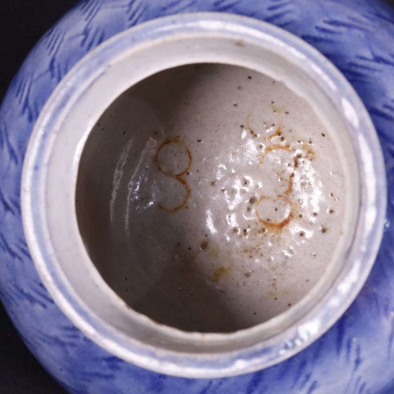 李朝瑠璃釉陰刻線文小壷 | 朝鮮陶磁器 | 利菴アーツコレクション