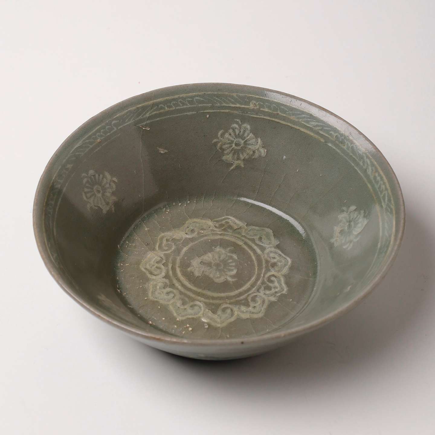 高麗青磁象嵌花文小鉢 | 朝鮮陶磁器 | 利菴アーツコレクション