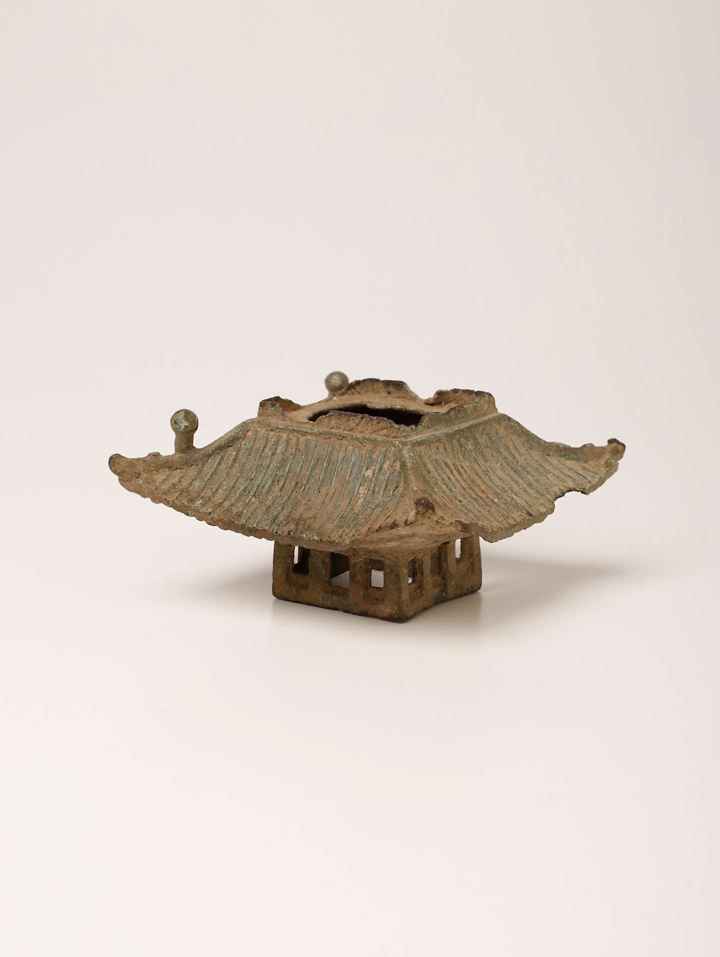 高麗金剛多層塔残欠 | 朝鮮陶磁器 | 利菴アーツコレクション