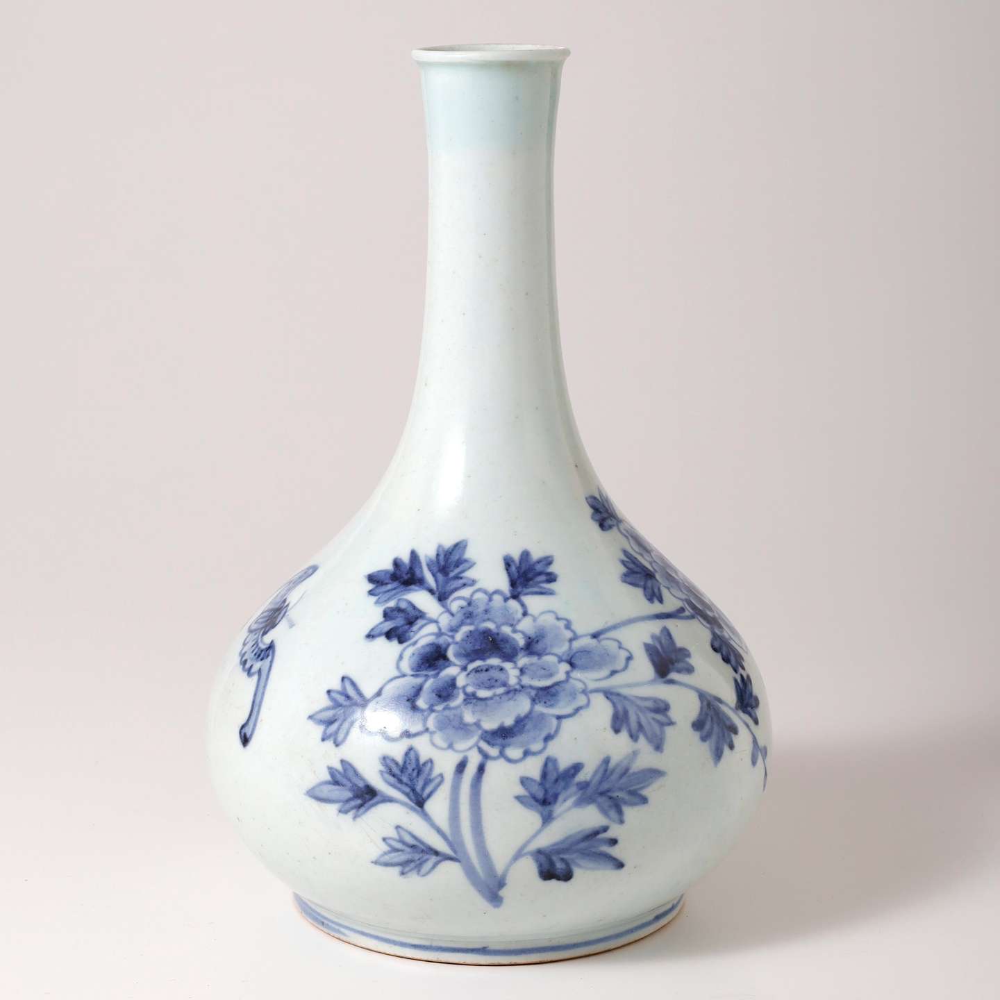 李朝白磁染付牡丹に蝙蝠文瓶 | 朝鮮陶磁器 | 利菴アーツコレクション