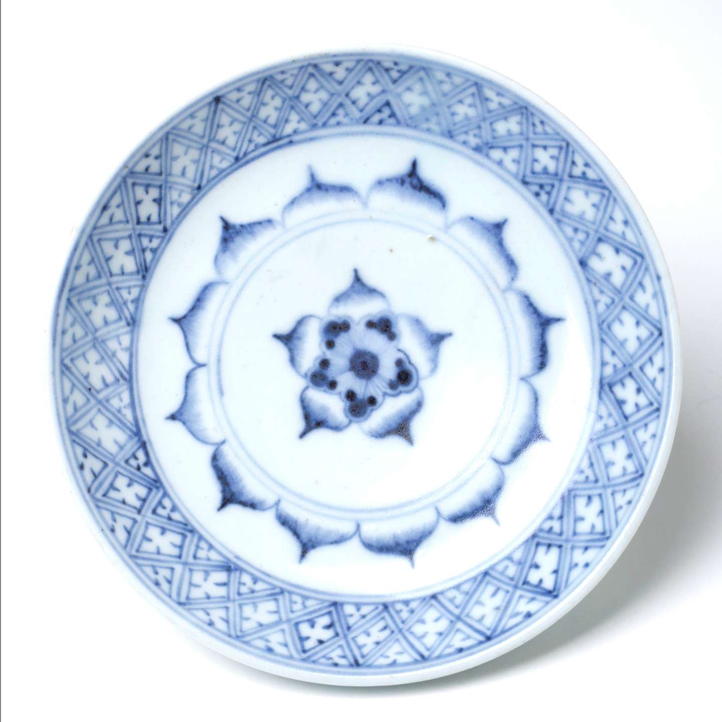 李朝白磁染付花文皿 | 朝鮮陶磁器 | 利菴アーツコレクション