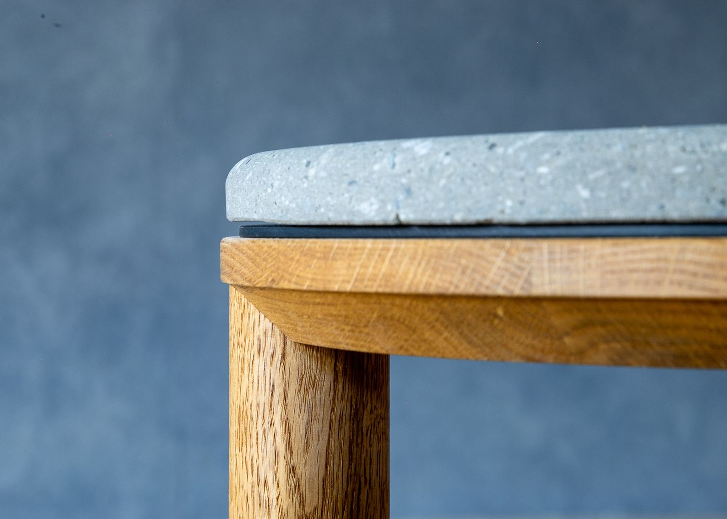 札幌軟石 丸サイドテーブル | 製作事例 | gauzy calm worksの製作事例