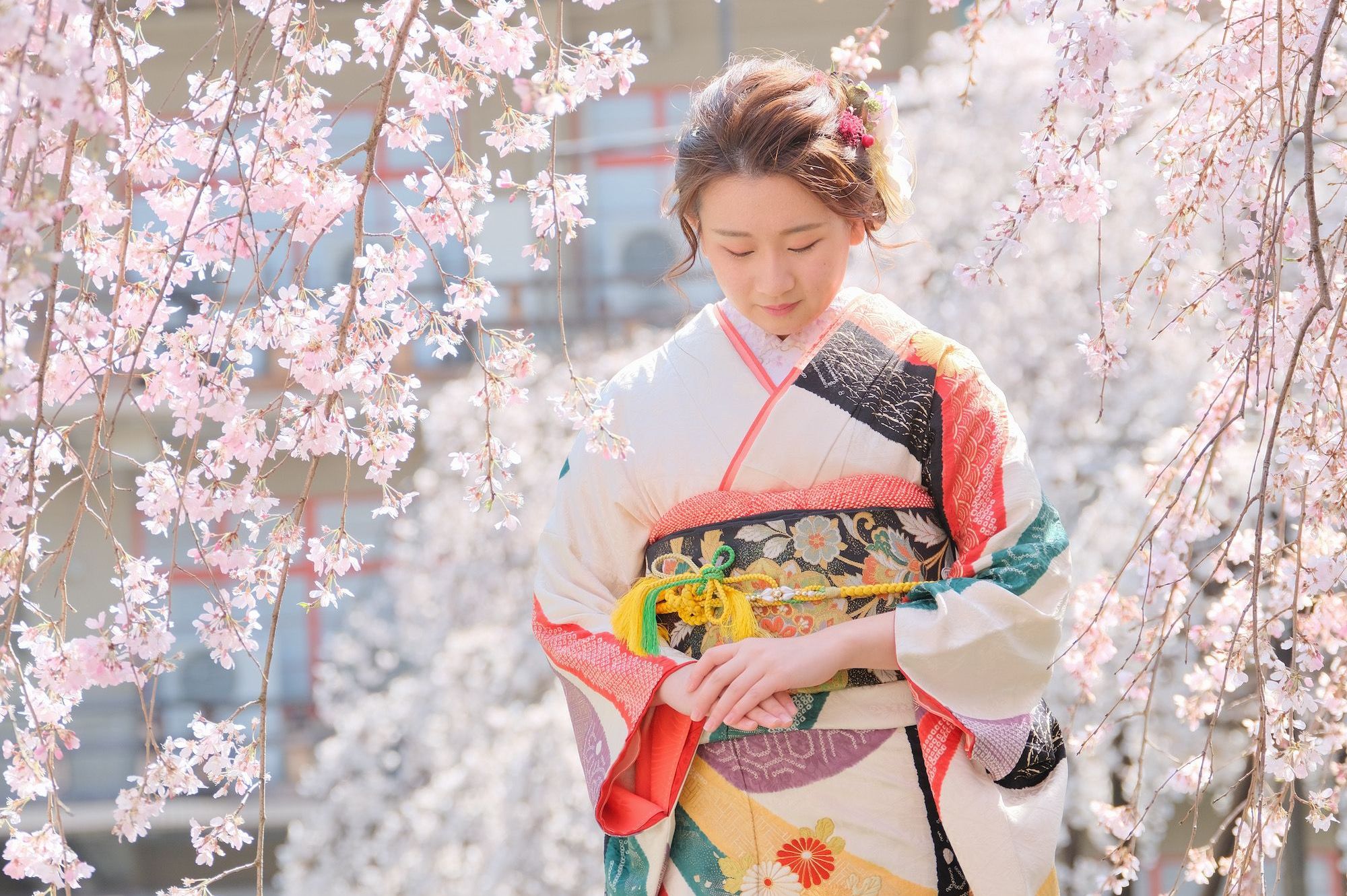 成人式の前撮りを奈良の満開の桜と菜の花でロケ撮影！｜前撮りやフォト