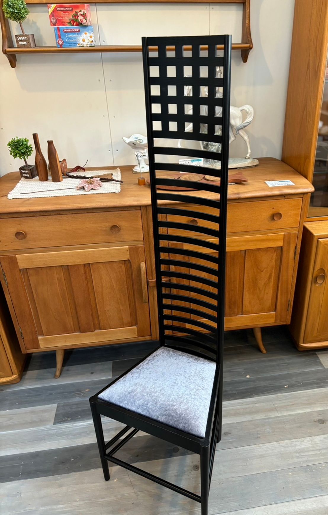 Cassina(カッシーナ)よりCHARLES RENNIE MACKINTOSH(チャールズ Cassina(カッシーナ)よりCHARLES RENNIE MACKINTOSH(チャールズ