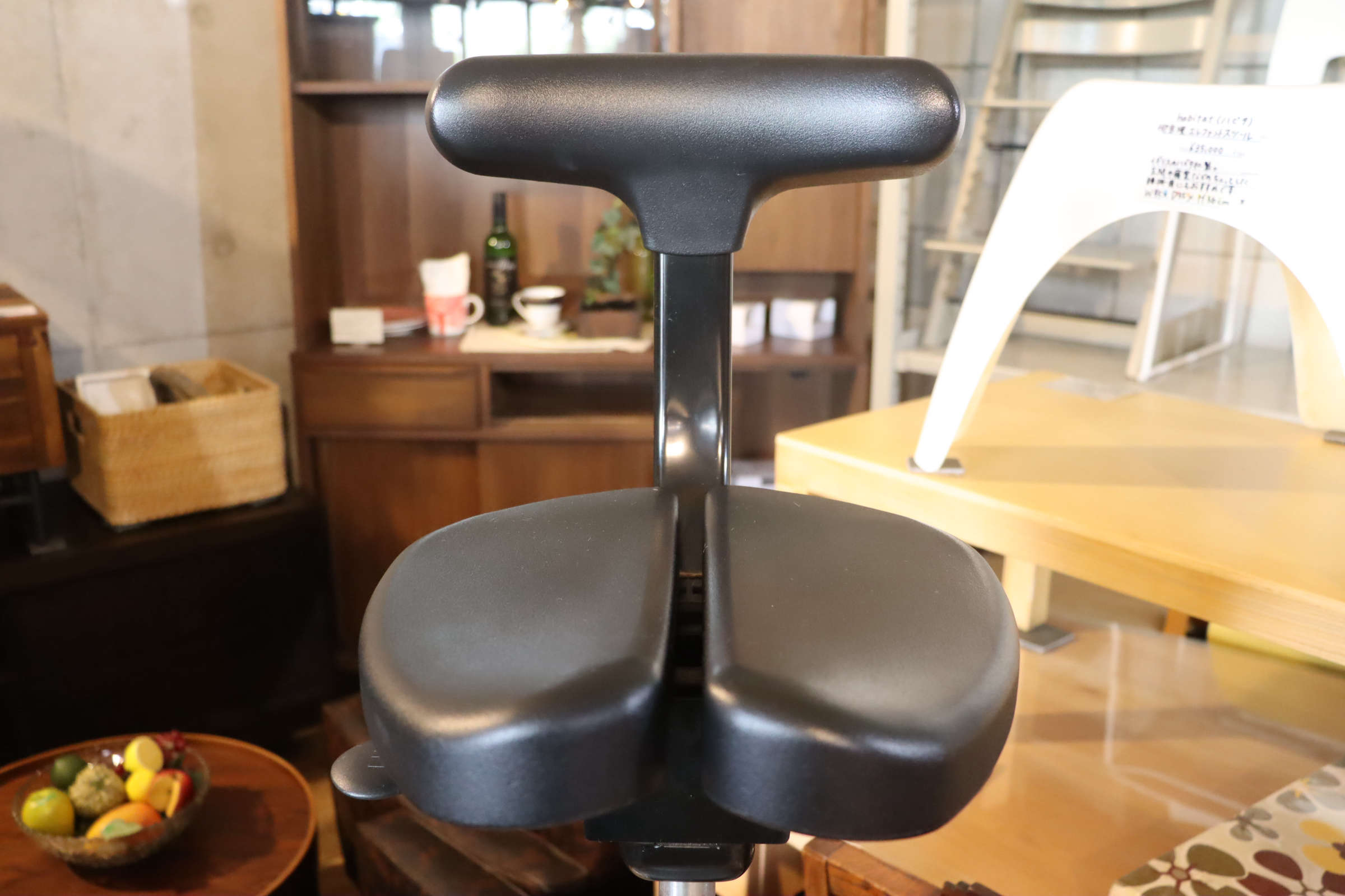 坐骨で座るayur chair(アーユルチェア) ルナ 丸ベースタイプ。 | blog_BUYER NOTE | kokoelma2020.11