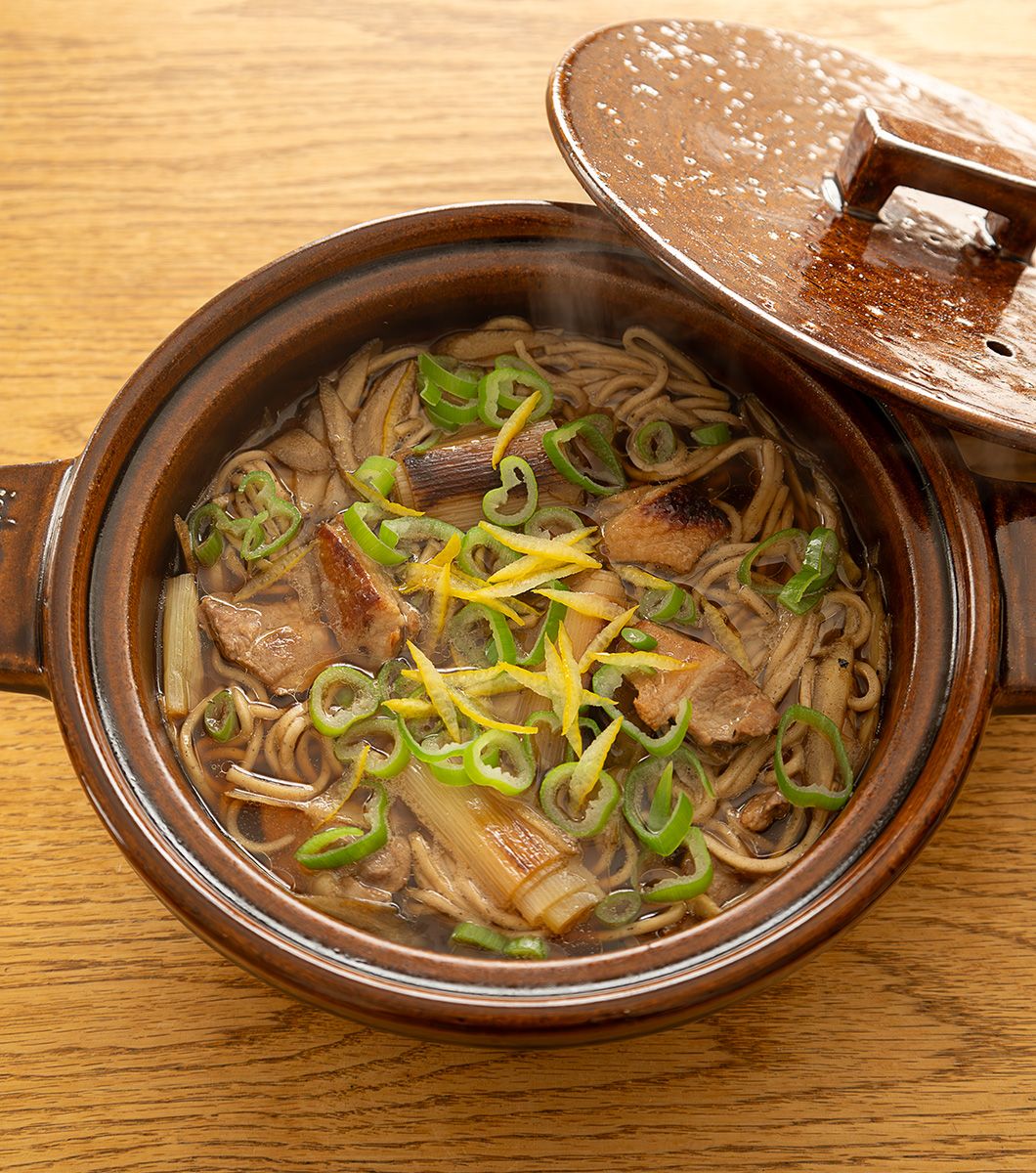 ビストロ土鍋】鴨そば | 長谷園のwebレシピ | 長谷園のwebレシピ
