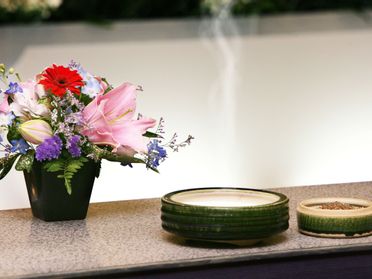 仕事や用事で お通夜に遅れそう お通夜と通夜振る舞いどちらに参加したらいい Blog Blog お葬式ラボ 徳島のお葬式はセレモニー心