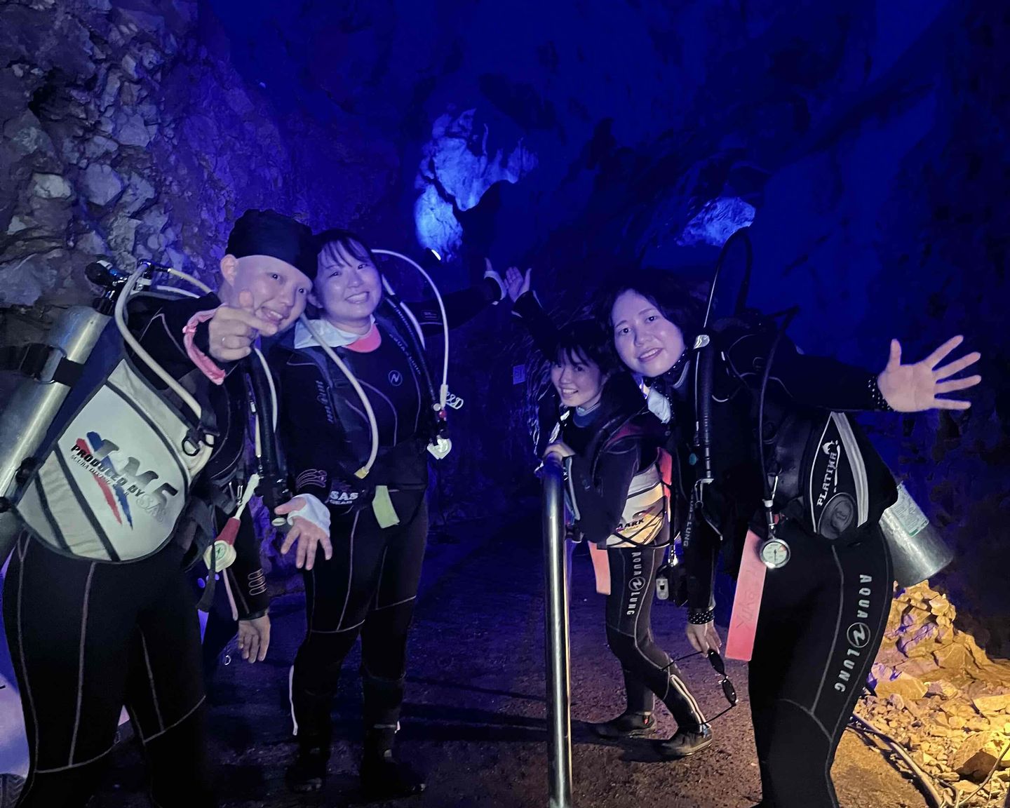 Cave Explorers INAZUMI ：稲積水中鍾乳洞体験ダイビング：