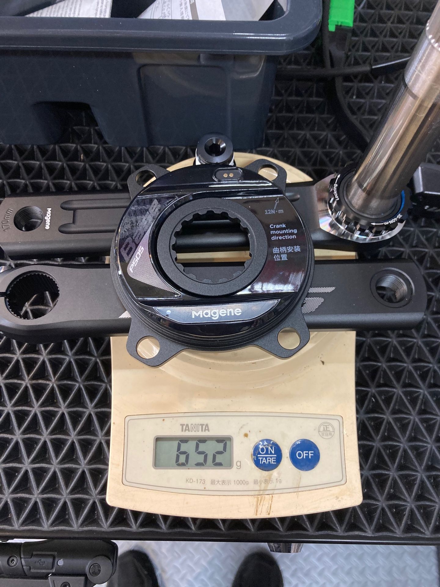 プロフェッショナルパワーメーター カンパニョーロ HPPM 16個のセンサーを搭載し+/-1%の精度を実現した