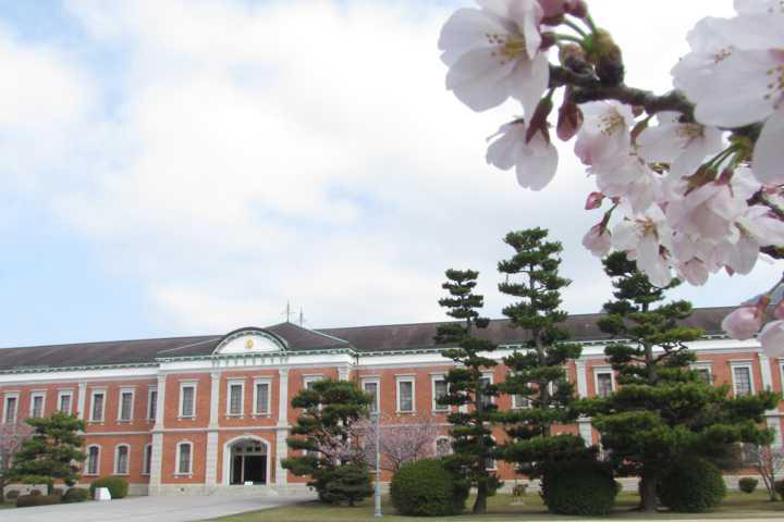 同期の桜」旧海軍兵学校・交流館訪れる 原曲「戦友の唄」 | 瀬戸内百景 - 江田島市 | 江田島市情報