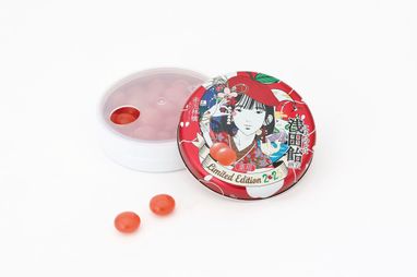 赤玉林檎×2025年の干支・巳デザインの「浅田飴糖衣」 限定缶を11月1日 