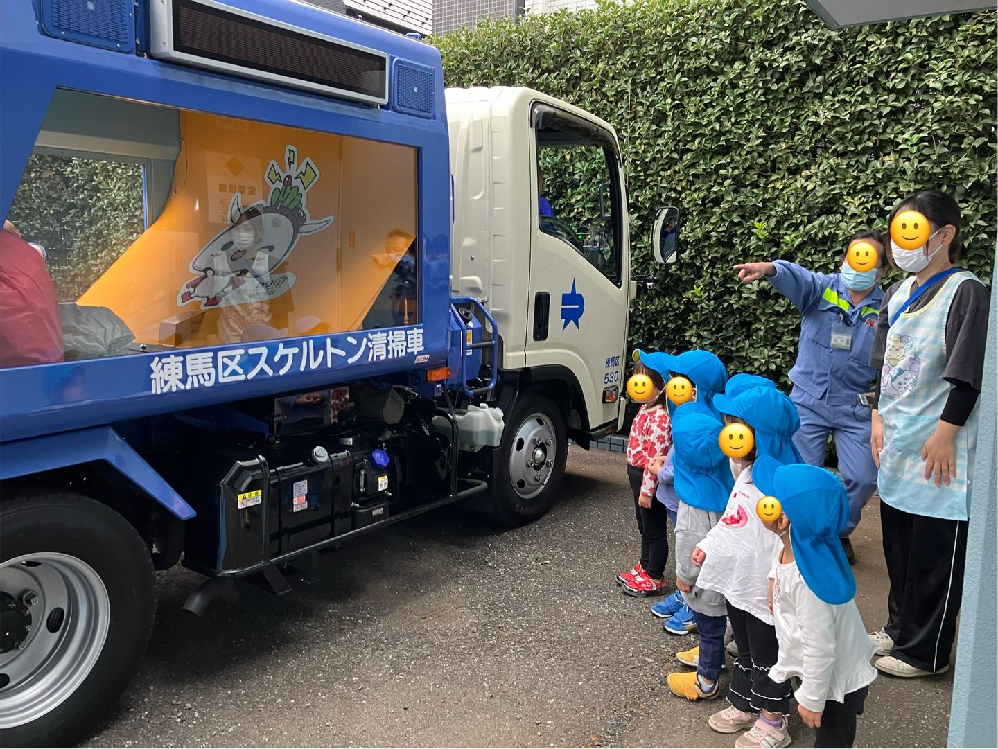 練馬北町すずらん保育園】 ☆スケルトンゴミ収集車の見学