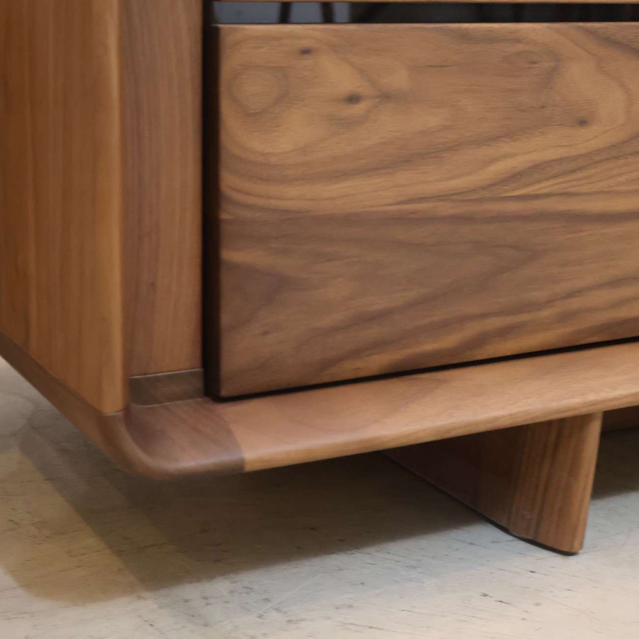 karimoku(カリモク家具)のソリッドR ウォールナット無垢材 テレビ