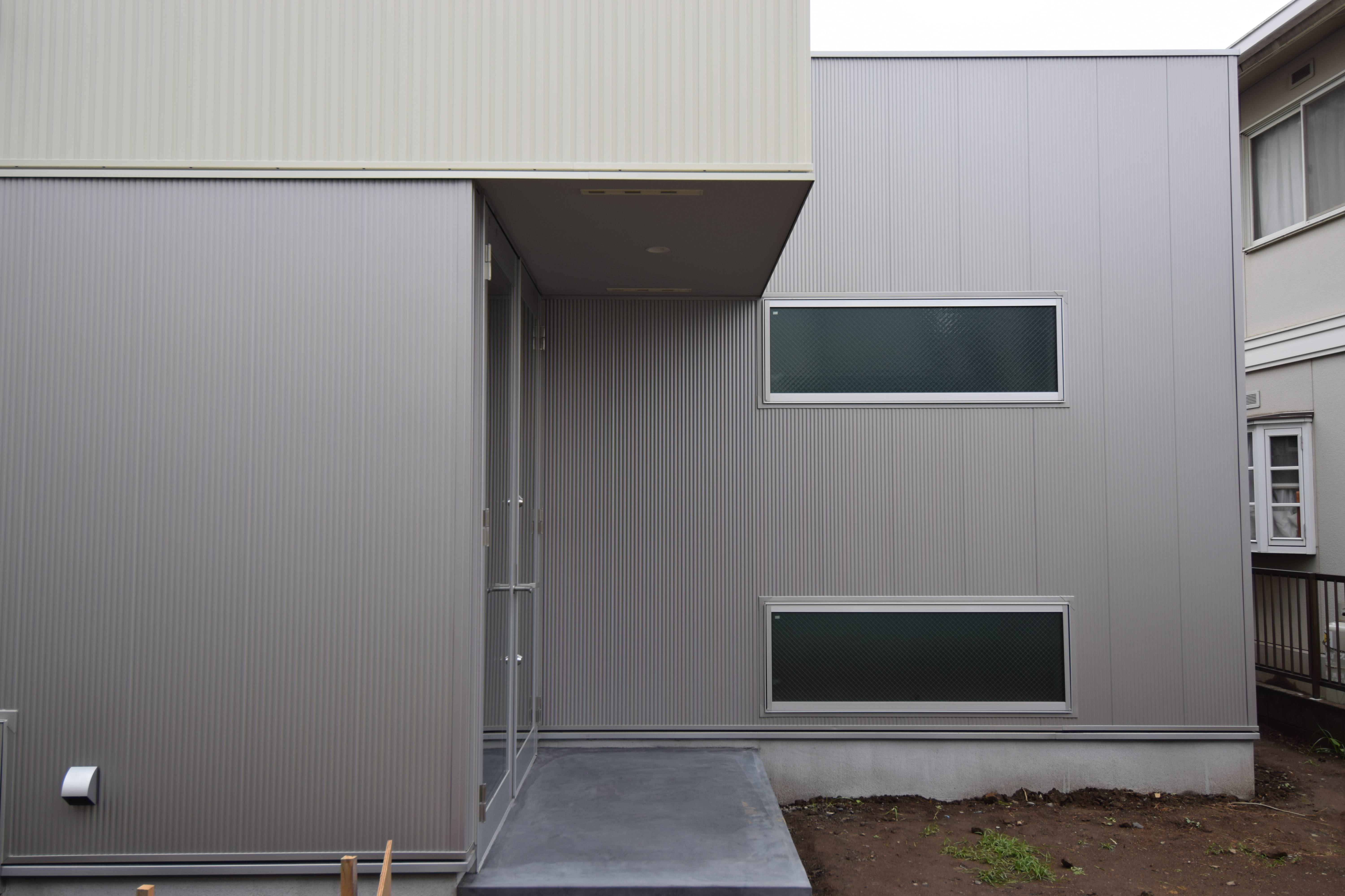 神奈川県茅ヶ崎市td邸 アトリエ併用住宅 外壁工事 Blog ブログコーナー 神奈川の建築設計事務所 本井建築研究所一級建築士事務所